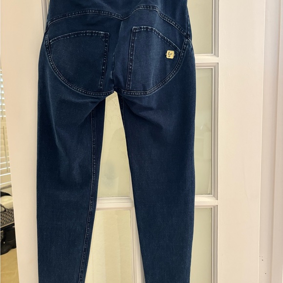 Freddys High-Waisted Dark Blue Skinny Jeans 💙💙 - Picture 2 of 5